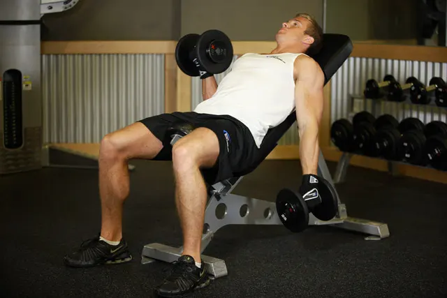 Alternate Incline Dumbbell Curl, finishing position