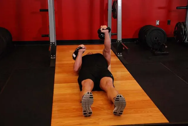 Alternating Floor Press, finishing position