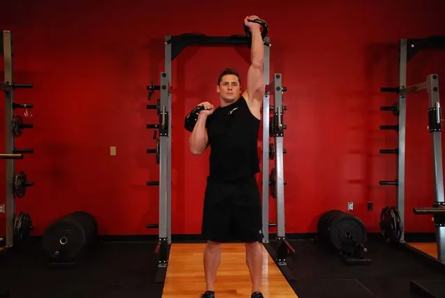 Alternating Kettlebell Press, finishing position
