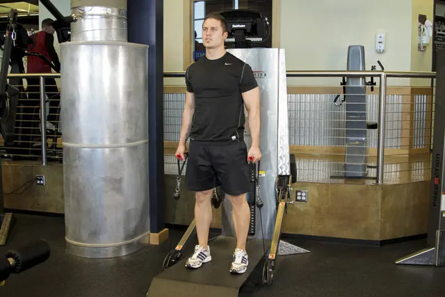 Cable Deadlifts, finishing position