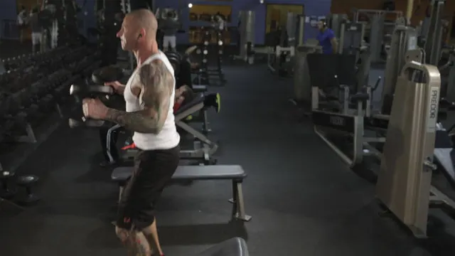 Dumbbell Clean, finishing position