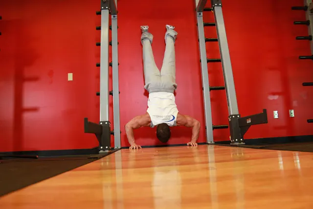 Handstand Push-Ups, finishing position