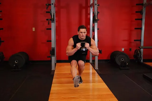 Kettlebell Pistol Squat, finishing position
