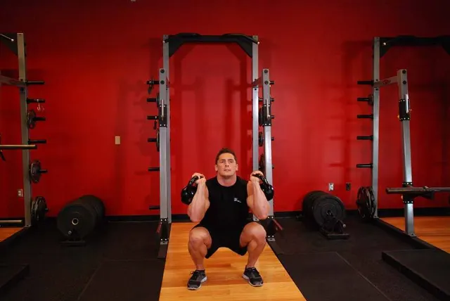 Kettlebell Thruster, finishing position