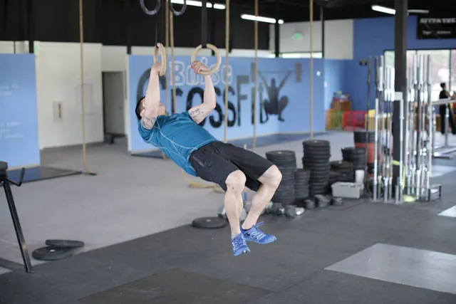 Kipping Muscle Up, finishing position