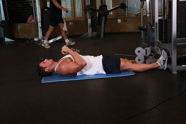 Lying Cable Curl, finishing position