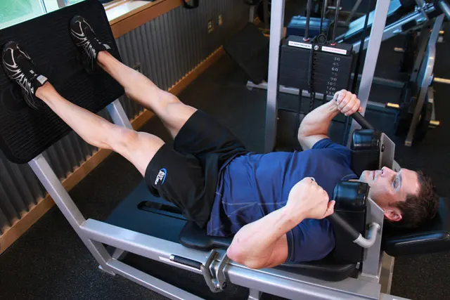 Lying Machine Squat, finishing position