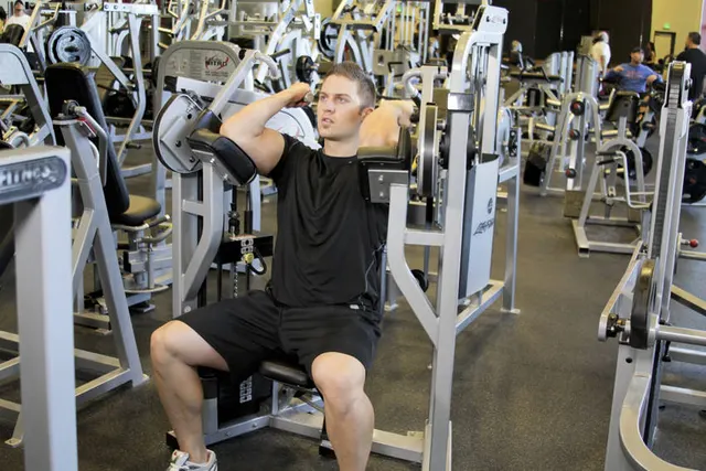 Machine Bicep Curl, finishing position