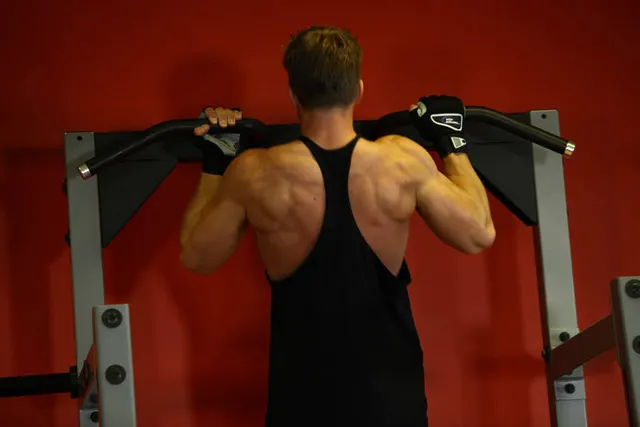 Mixed Grip Chin, finishing position