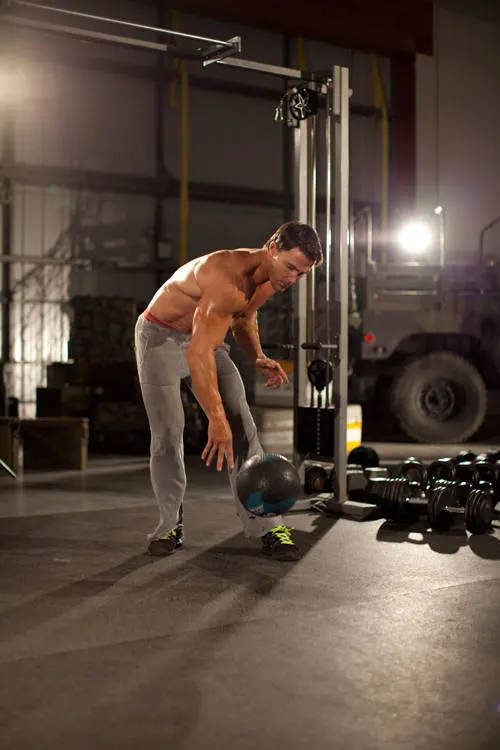 One-Arm Medicine Ball Slam, finishing position