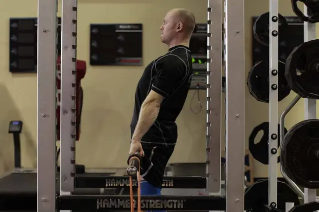 Rack Pull with Bands, finishing position