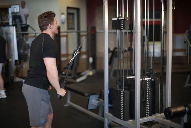 Rope Straight-Arm Pulldown, finishing position