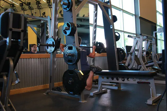 Smith Single-Leg Split Squat, finishing position