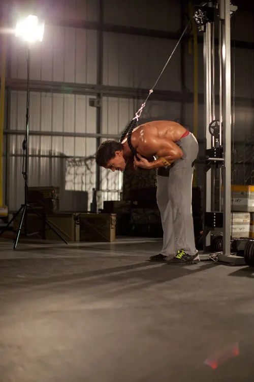 Standing Rope Crunch, finishing position