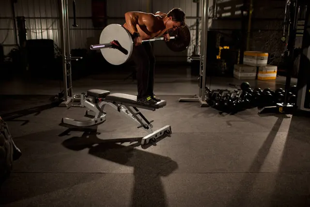 Straight Bar Bench Mid Rows, finishing position