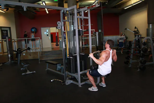 Wide-Grip Lat Pulldown, finishing position